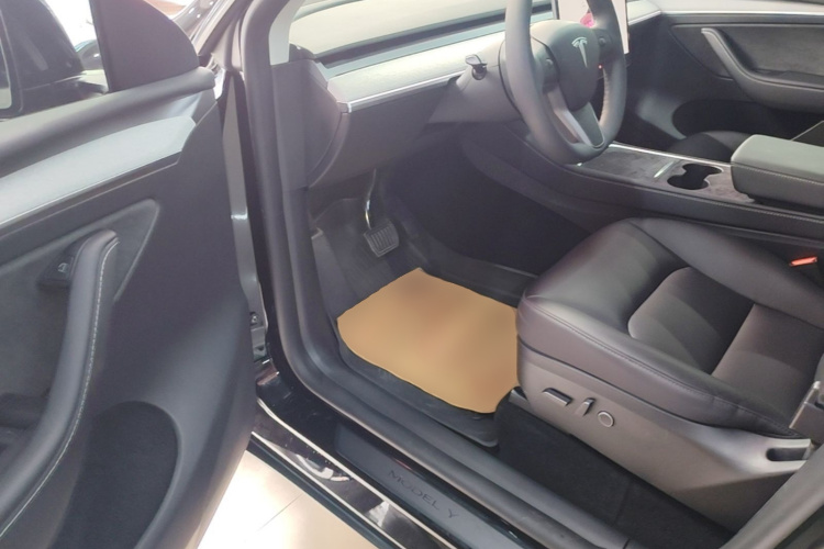 Tesla Model Y 2023 #16 Tesla Model Y 2023 car image #16