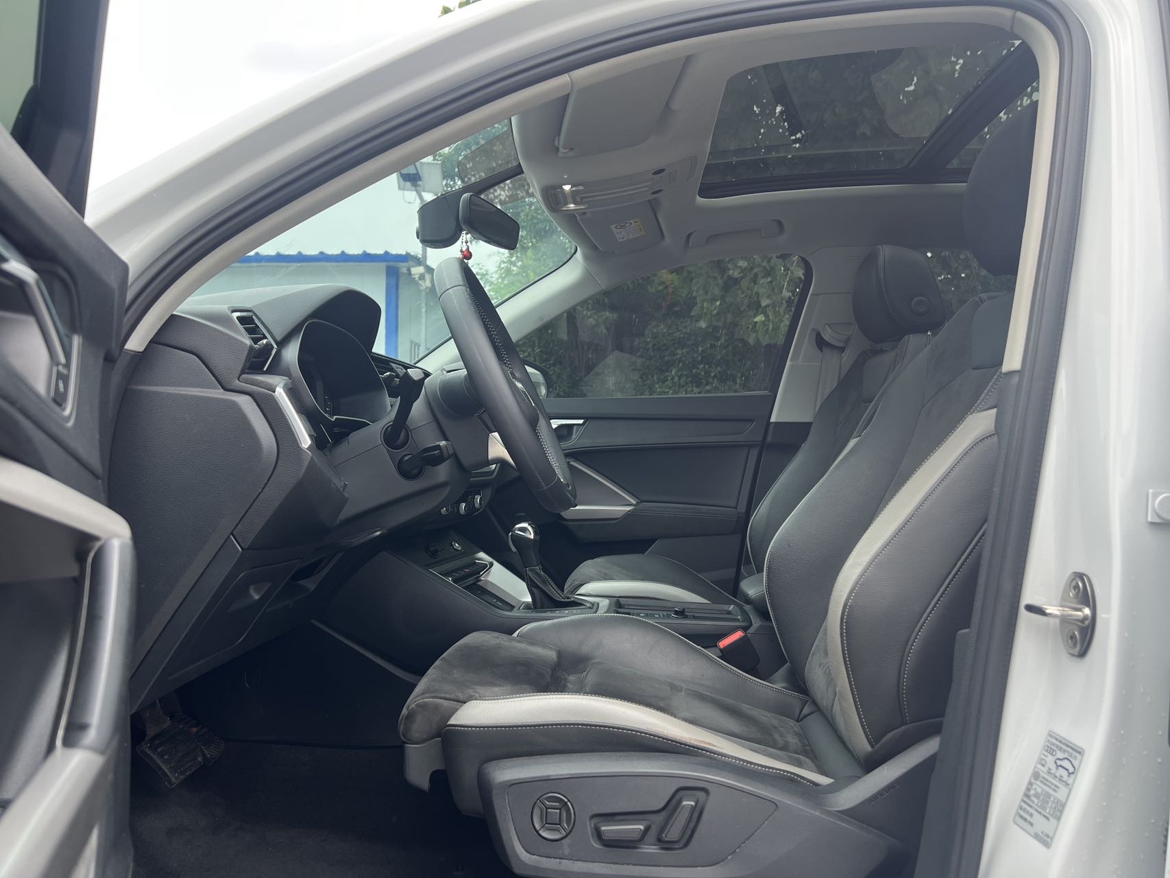 Audi Q3 2021 car image #5