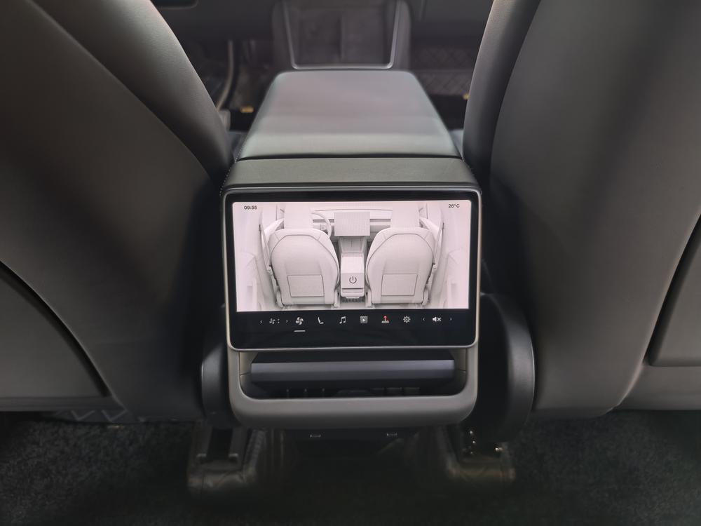 Tesla Model Y 2025 car image #13