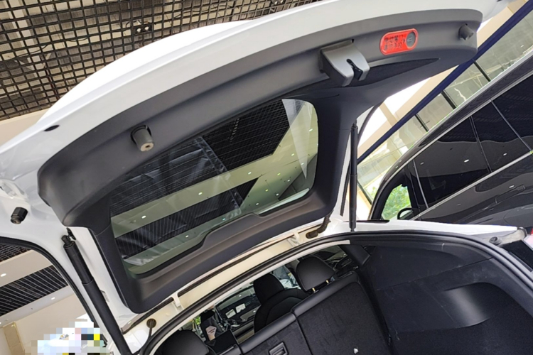 Tesla Model Y 2021 car image #19