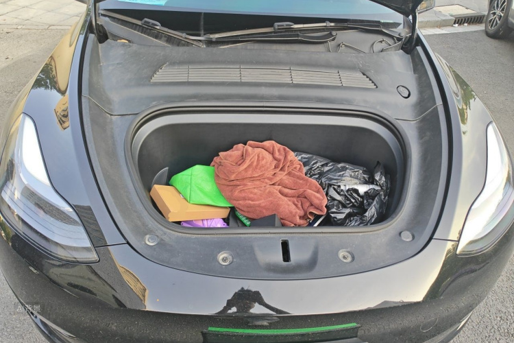 Tesla Model Y 2023 car image #22