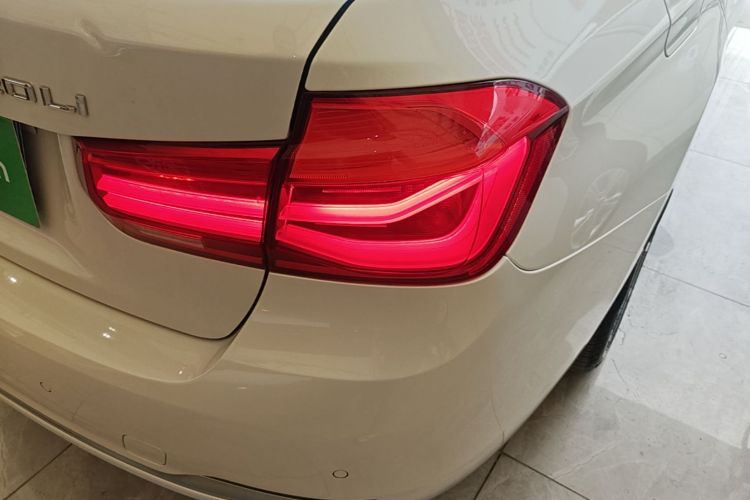 BMW 3 Series 2019 #8 BMW 3 Series 2019 car image #8