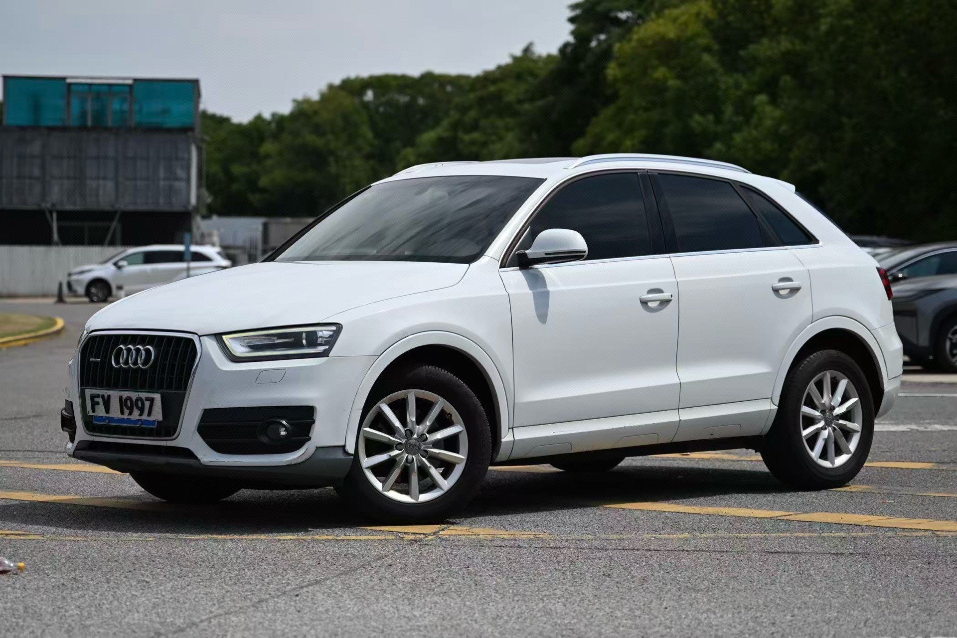 Audi Q3 (Imported) 2013 car image 