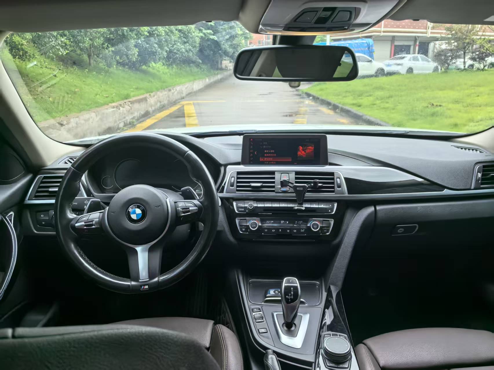 BMW 3 Series 2019 car image #9