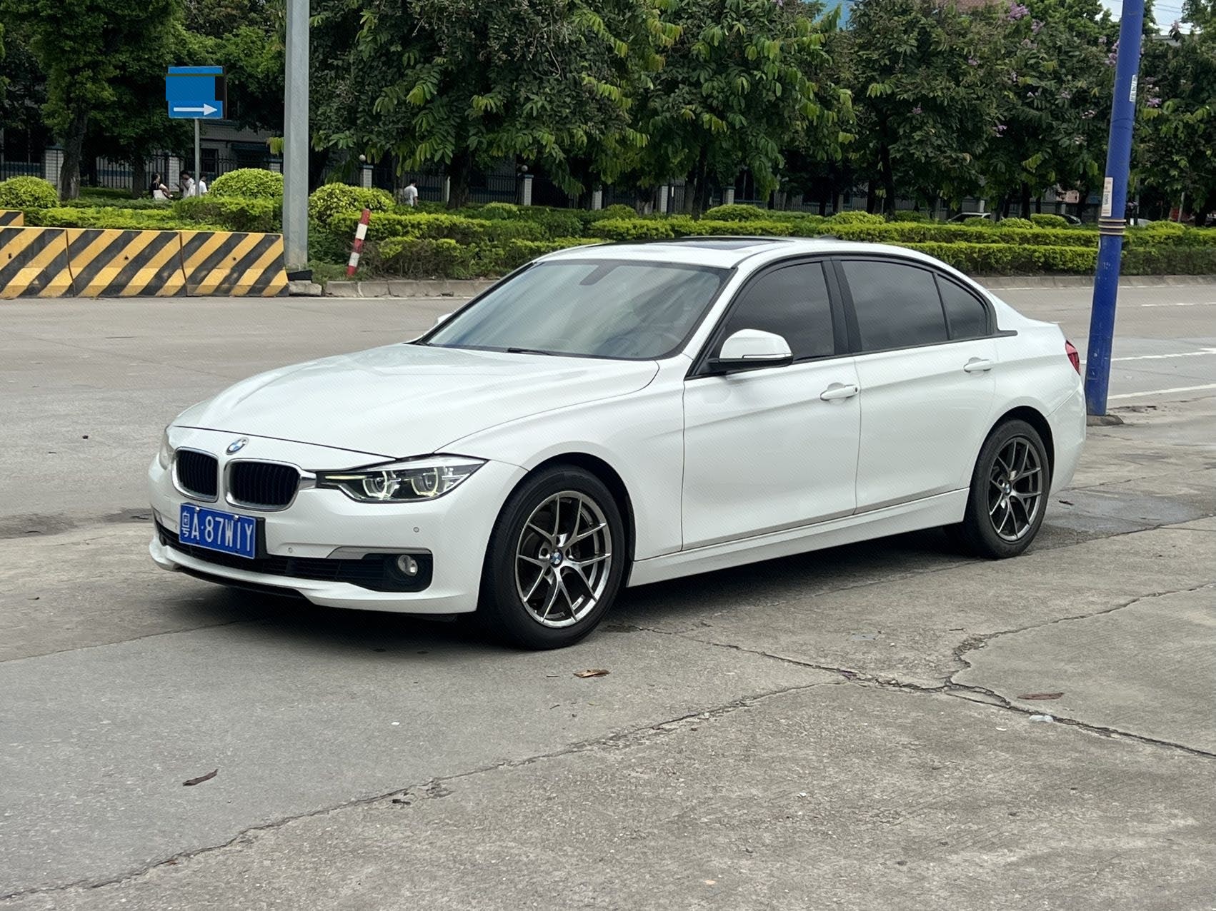 BMW 3 Series 2016 BMW 3 Series 2016 car image