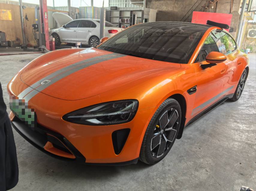 MI SU7 2024 immagine di auto 