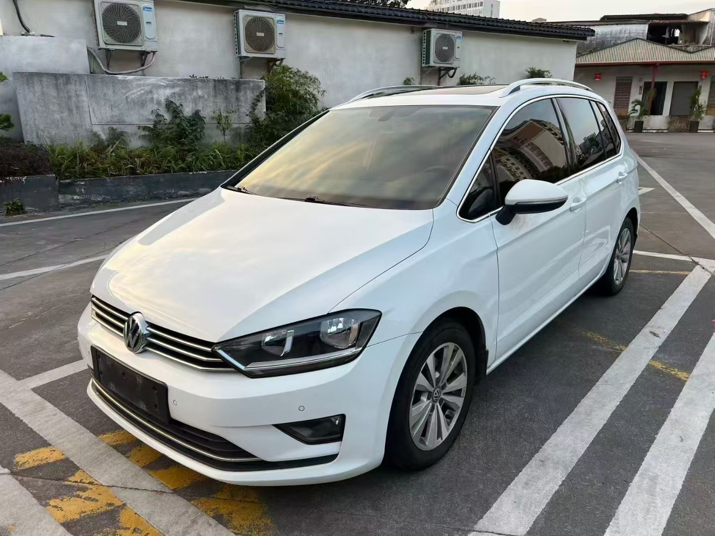 Volkswagen Golf Sportsvan 2018 Volkswagen Golf Sportsvan 2018 car image
