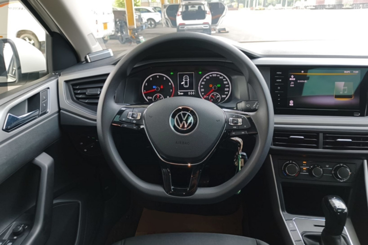 Volkswagen Polo 2021 car image #11