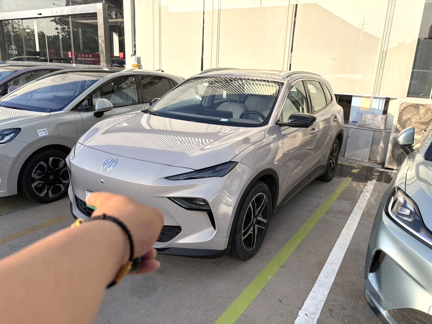 MG ES5 2024 car image 