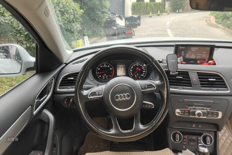 Audi Q3 2016 car image #12