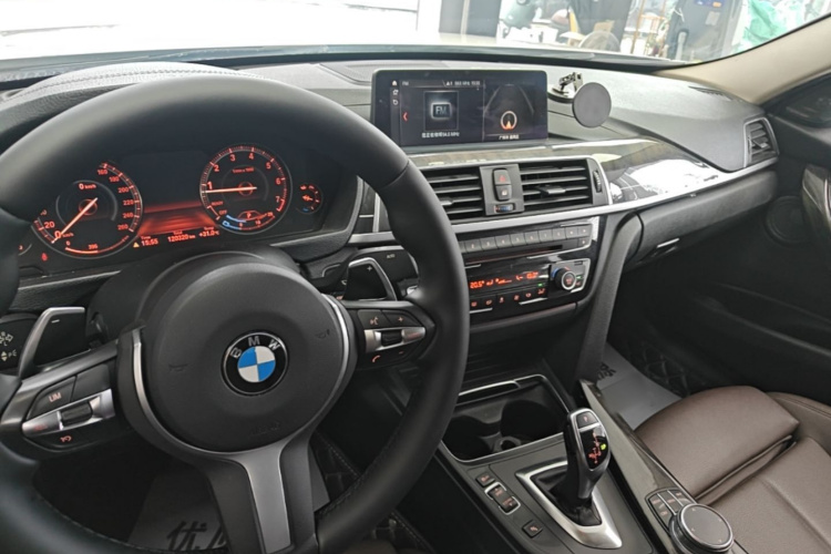 BMW 3 Series 2018 #10 BMW 3 Series 2018 car image #10