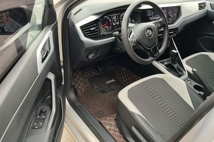 Volkswagen Polo 2021 car image #16