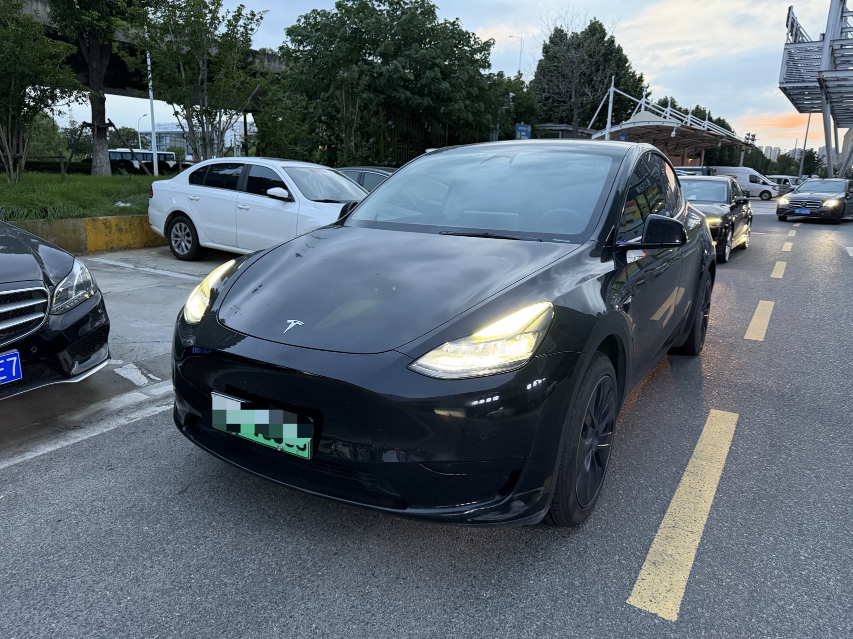 Tesla Model Y 2023 car image 