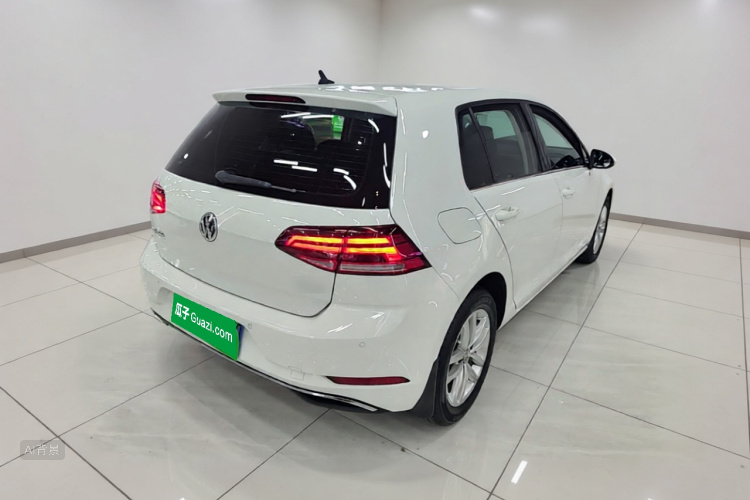 Volkswagen Golf 2019 car image #7