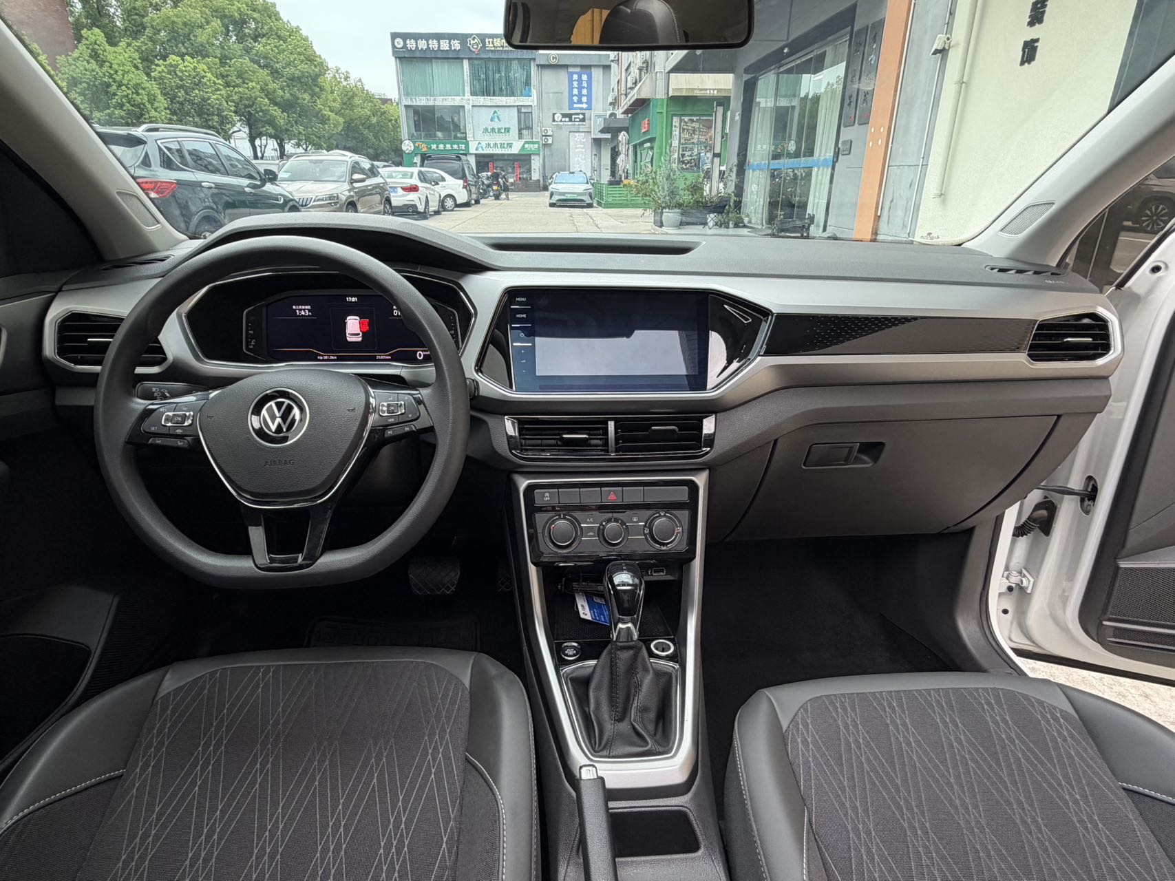 Volkswagen T-Cross 2021 immagine di auto #7