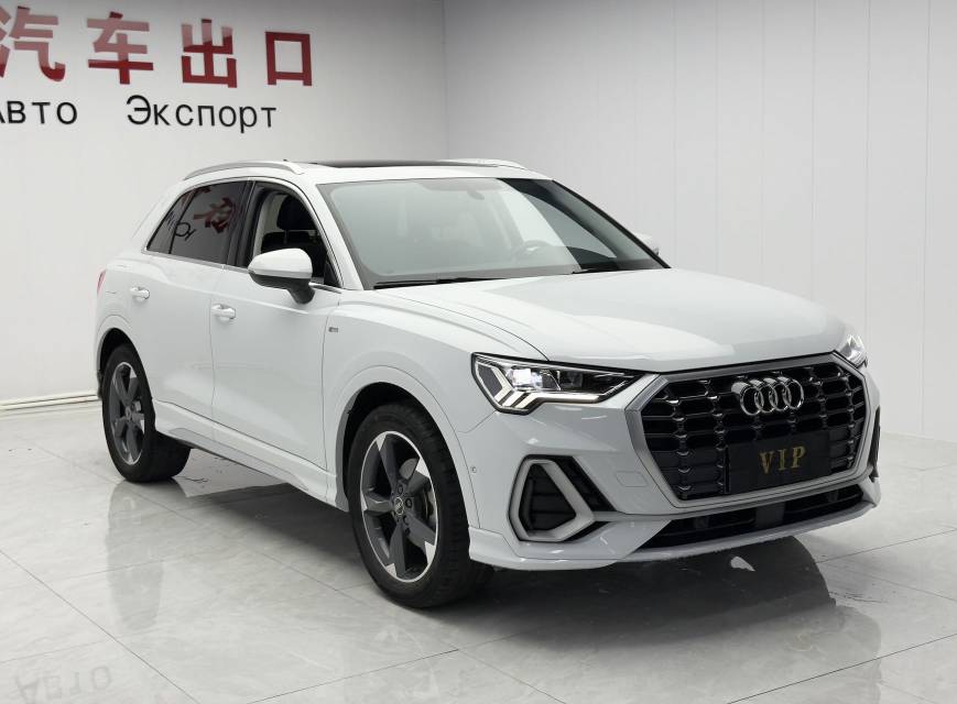 Audi Q3 2022 car image #3