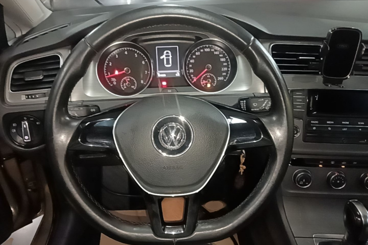 Volkswagen Golf 2015 car image #11