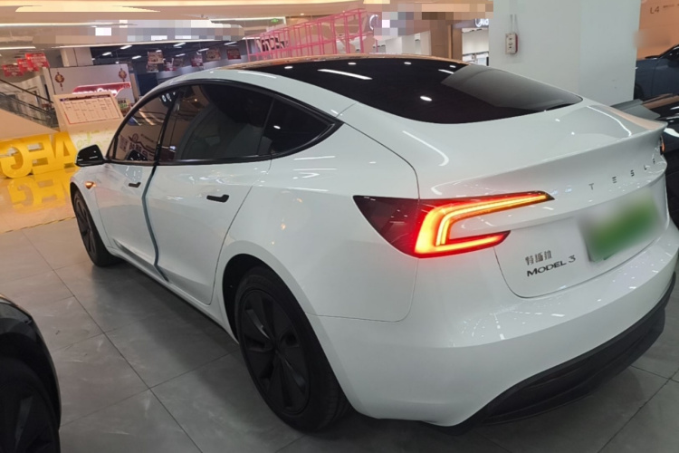 Tesla Model 3 2025 car image #5