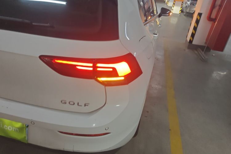Volkswagen Golf 2023 car image #8