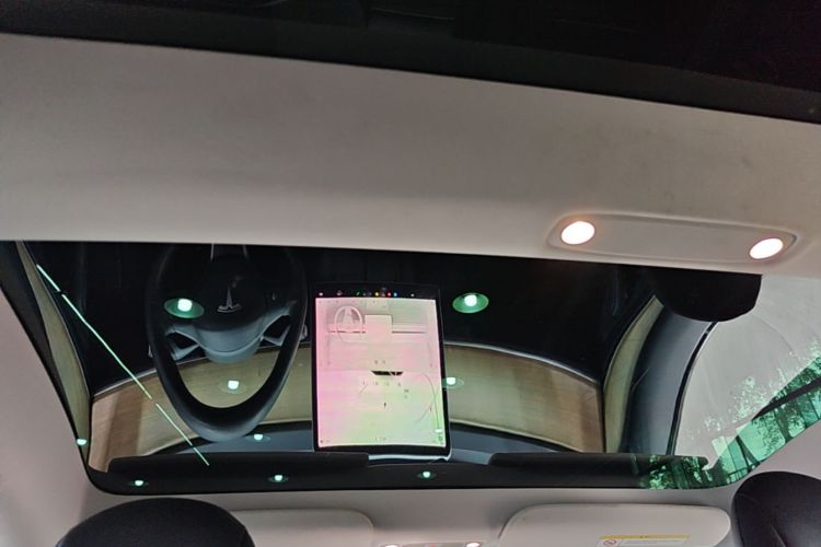 Tesla Model 3 2022 car image #18