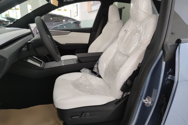 Tesla Model Y 2026 #15 Tesla Model Y 2026 car image #15