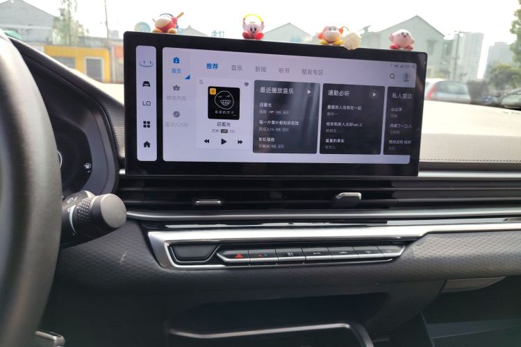 GEELY Emgrand 2023 car image #13