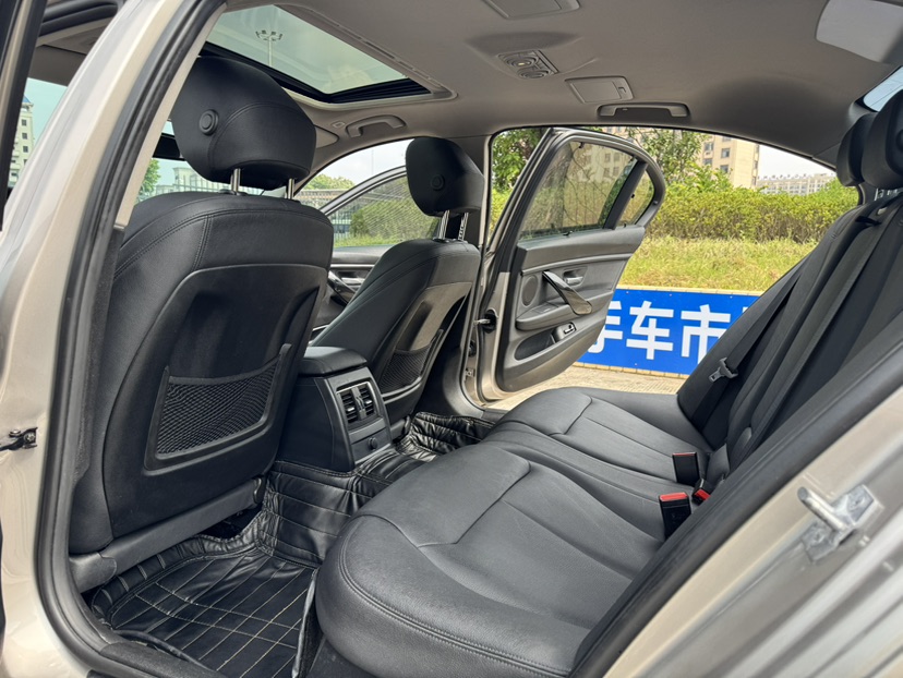 BMW 3 Series 2018 car image #8