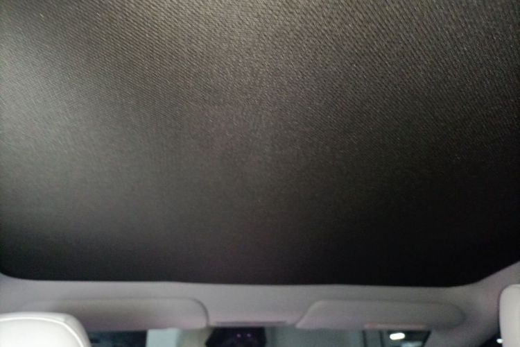 Tesla Model Y 2025 car image #16