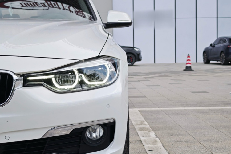 BMW 3 Series 2017 #16 BMW 3 Series 2017 car image #16