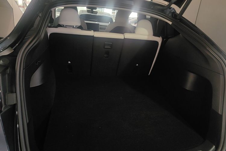 Tesla Model Y 2024 #19 Tesla Model Y 2024 car image #19