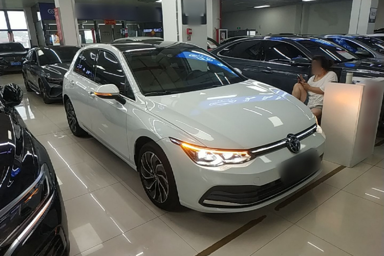 Volkswagen Golf 2020 car image #4