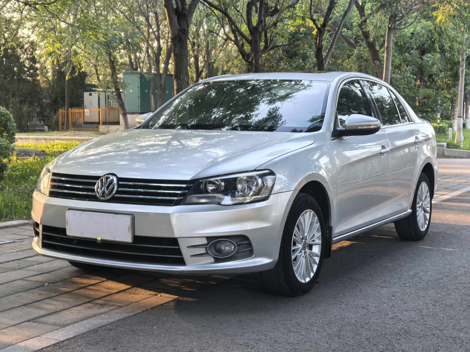 Volkswagen Bora 2013 car image 