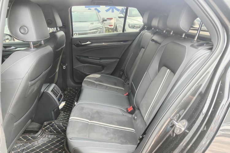 Volkswagen Golf 2022 car image #17