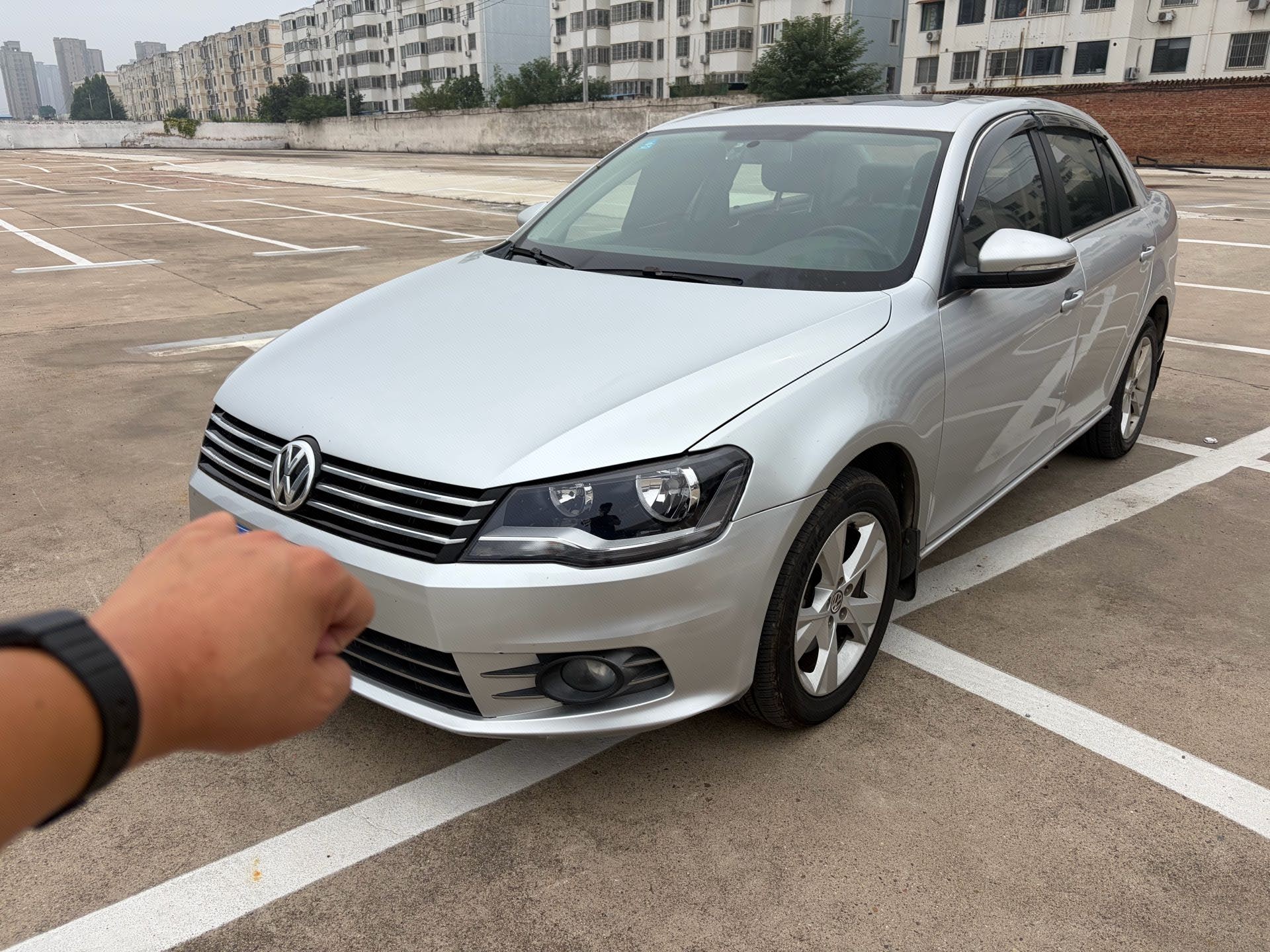 Volkswagen Bora 2013 car image 