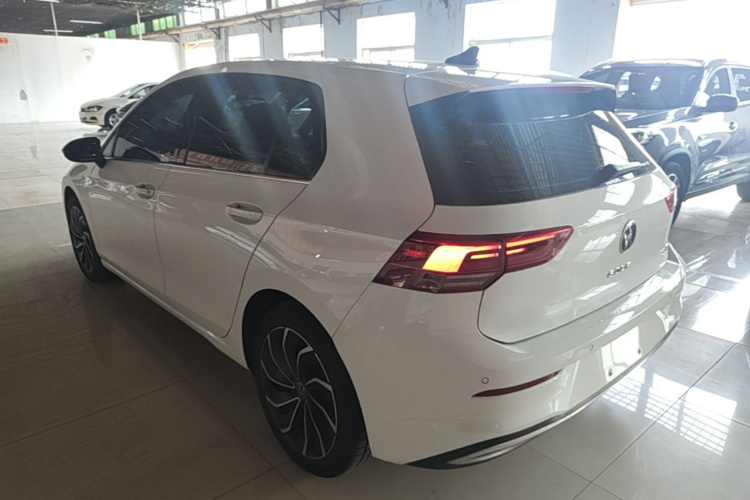 Volkswagen Golf 2021 car image #5