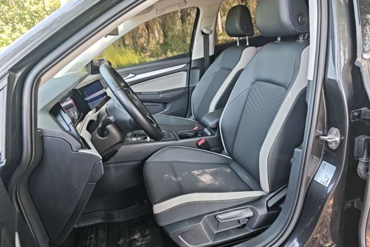 Volkswagen Golf 2021 car image #15