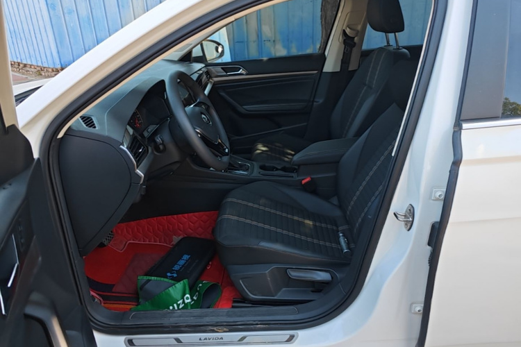 Volkswagen Lavida 2018 car image #15