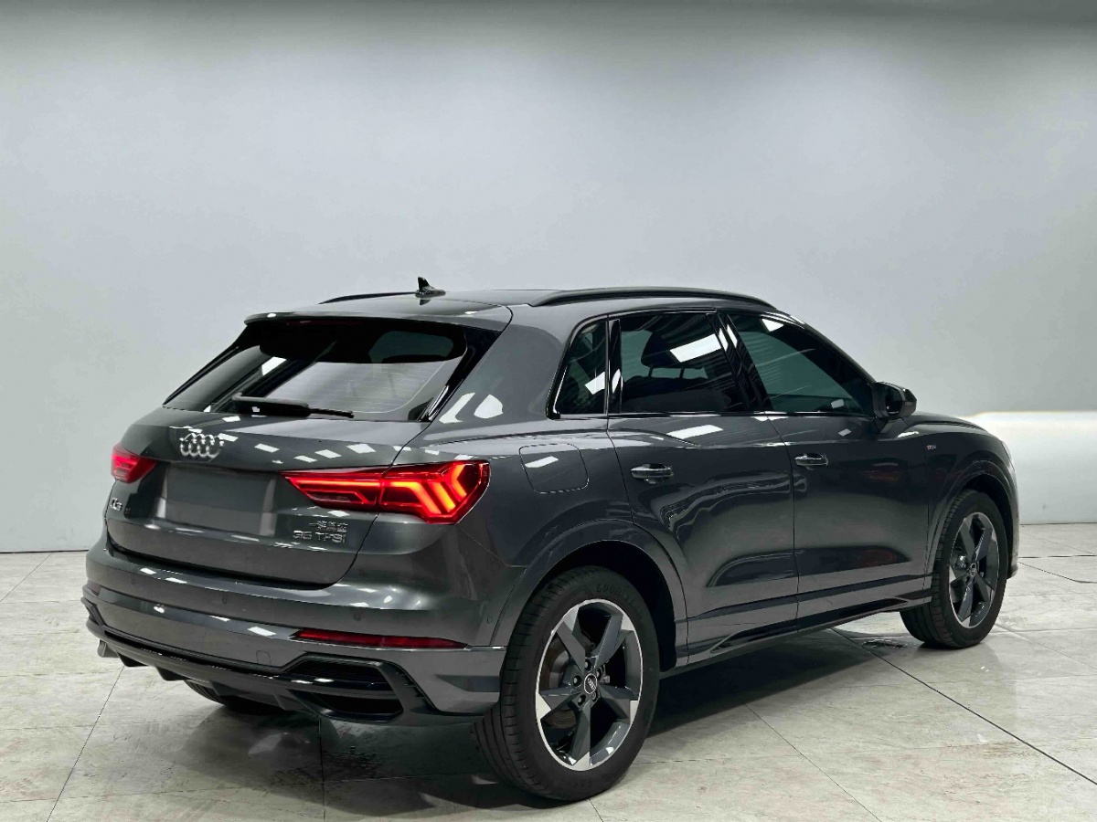 Audi Q3 2023 car image #5