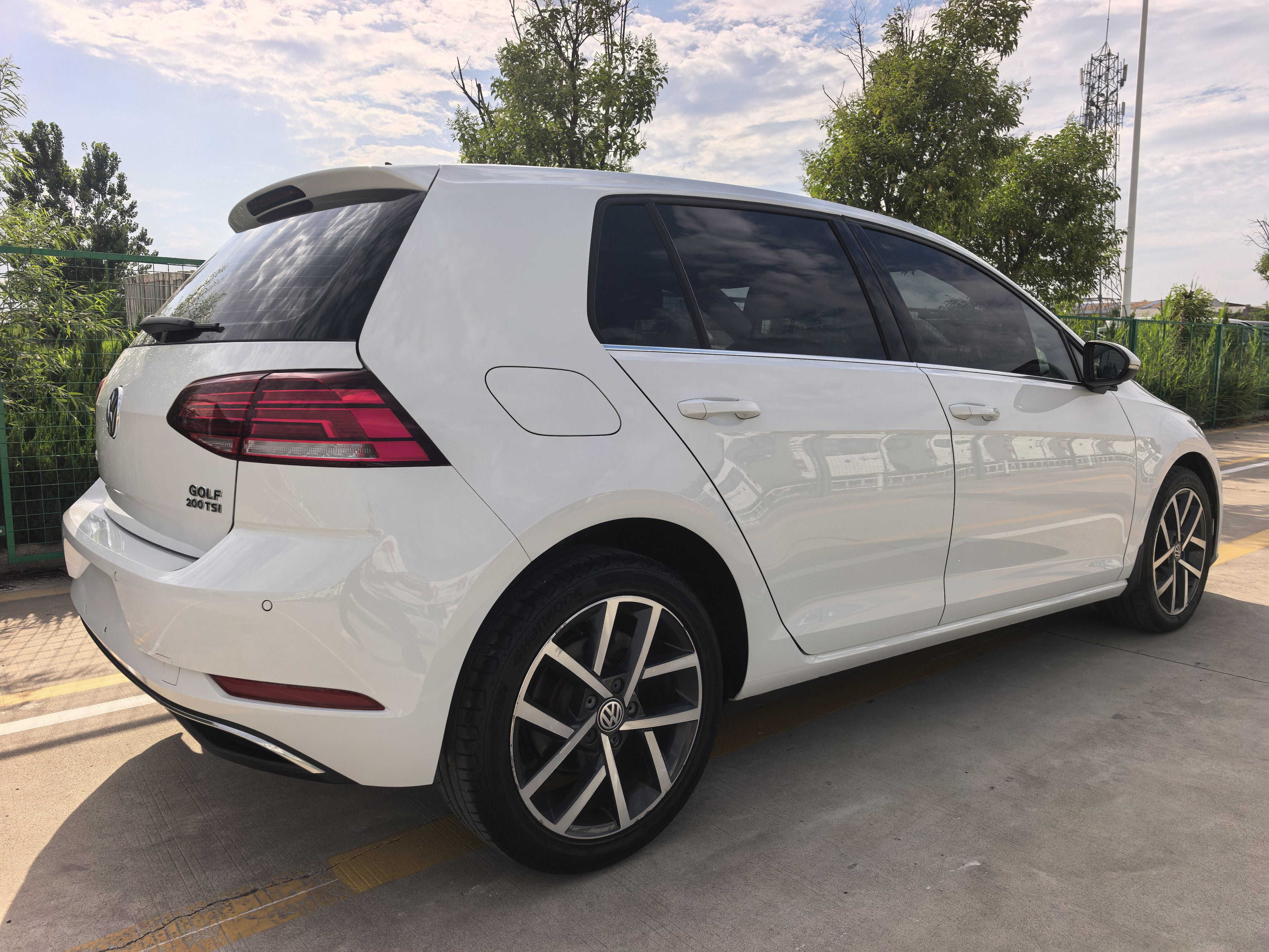 Volkswagen Golf 2020 car image #5
