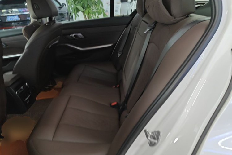 BMW 3 Series 2023 car image #17