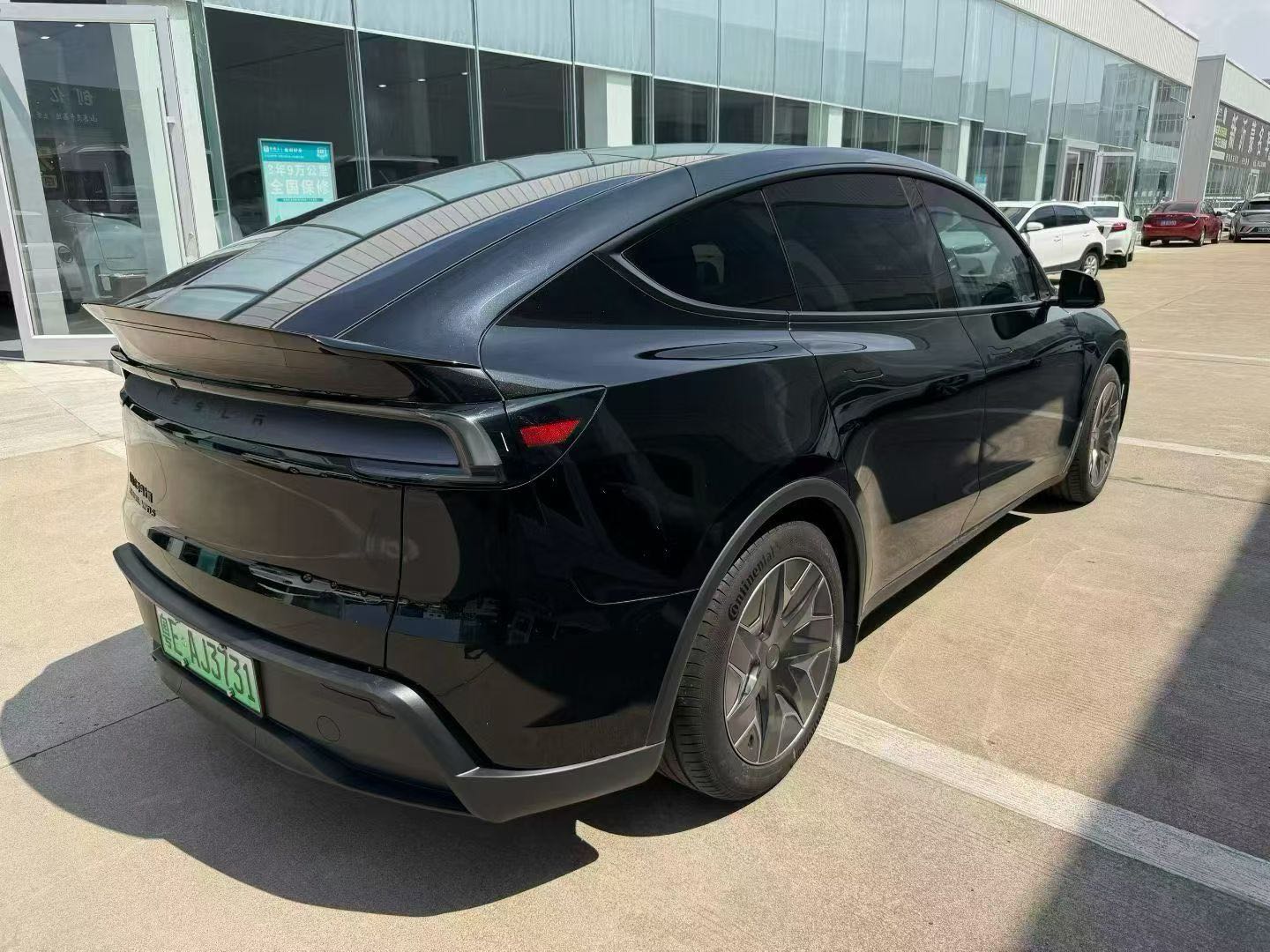 Tesla Model Y L 2025 #10 Tesla Model Y L 2025 car image #10