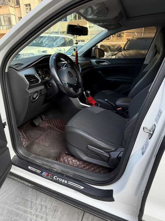 Volkswagen T-Cross 2021 car image #4