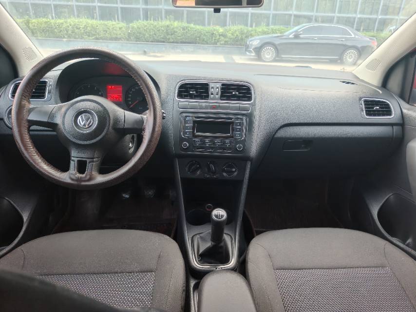 Volkswagen Polo 2012 car image #5