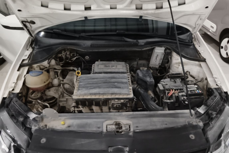 Volkswagen Polo 2015 car image #20