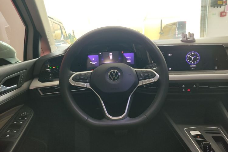 Volkswagen Golf 2024 car image #11