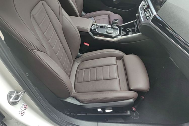 BMW 3 Series 2020 car image #24