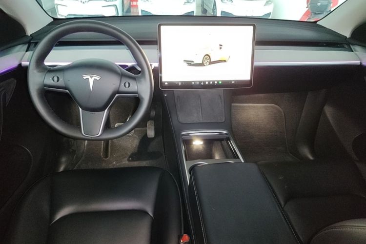 Tesla Model Y 2024 immagine di auto #10