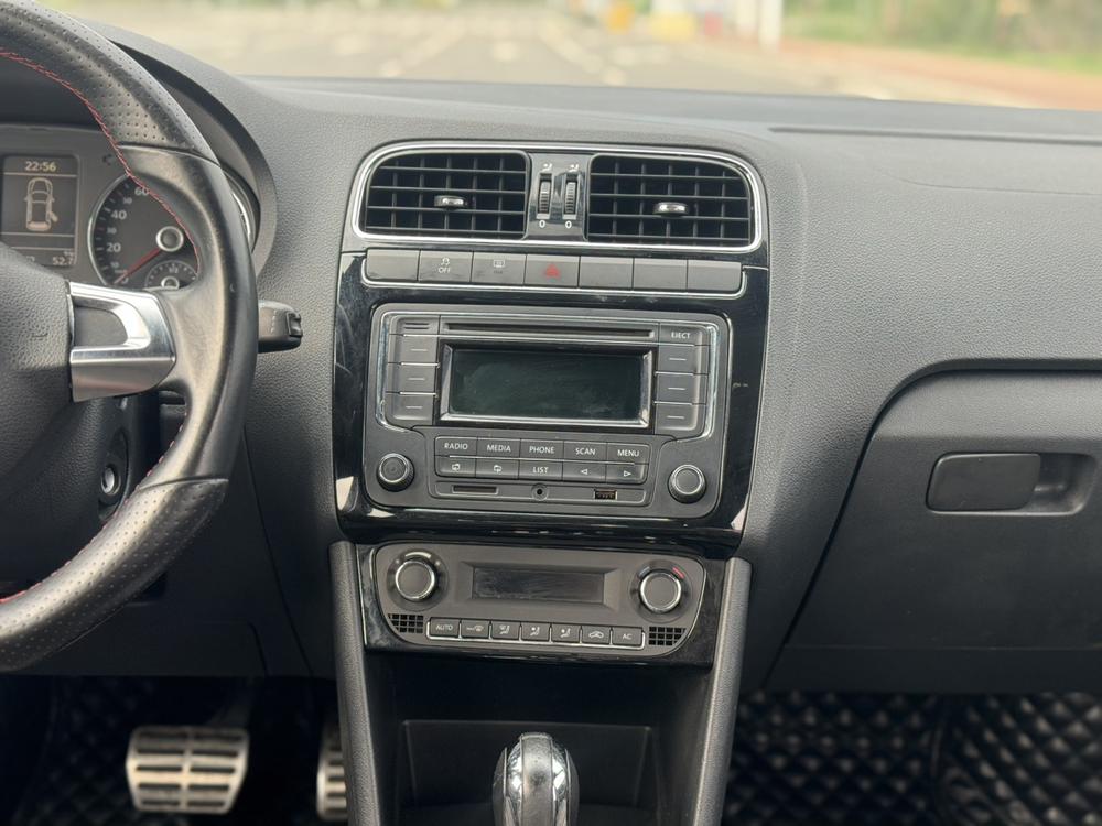 Volkswagen Polo 2014 car image #13