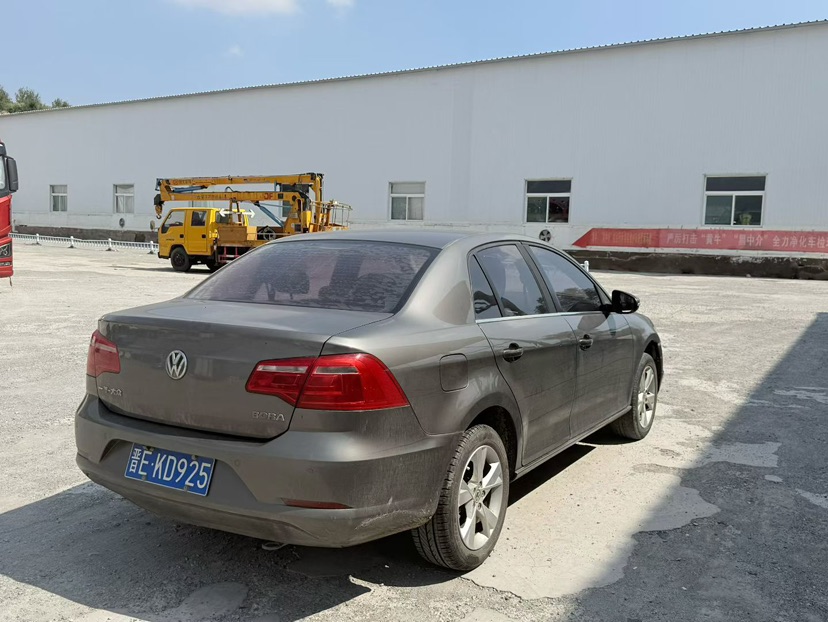 Volkswagen Bora 2013 car image #7