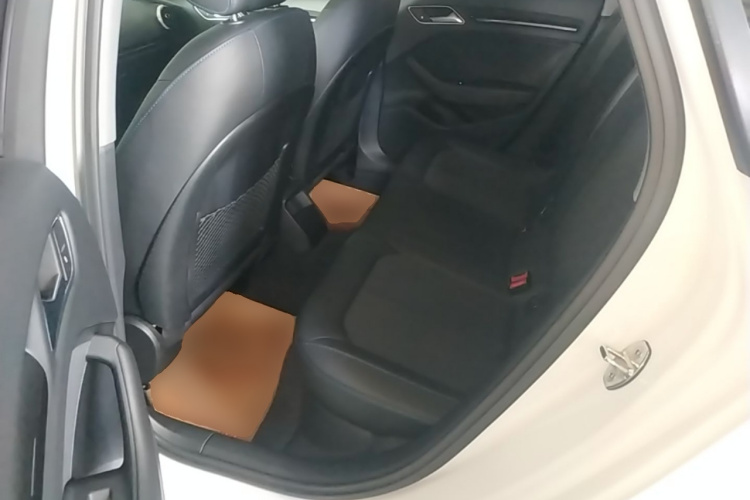 Audi A3 2018 car image #17